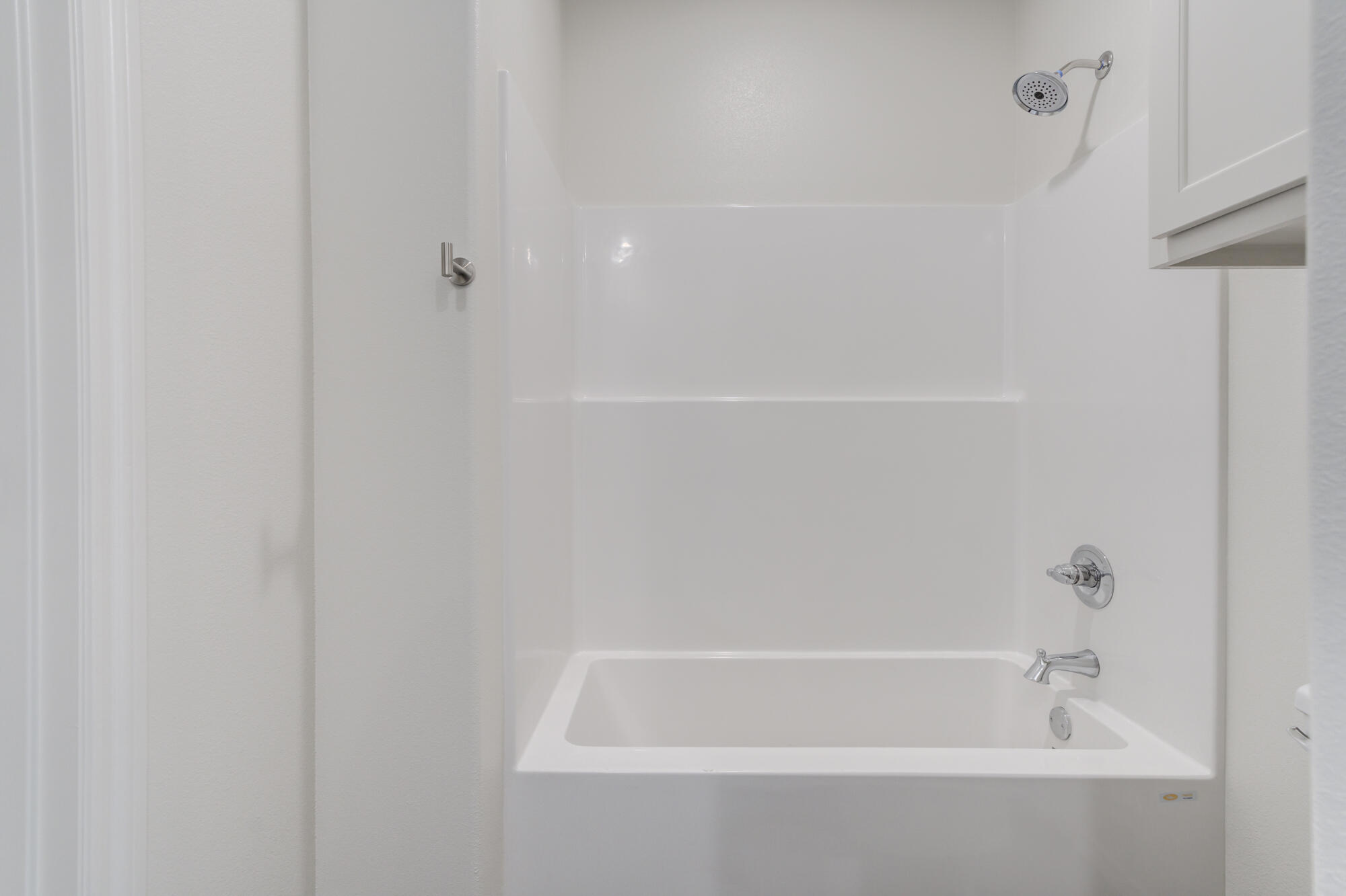 7011 40th Street Lubbock, TX 79407 - Photo 29 of 32 a bathroom with bathtub