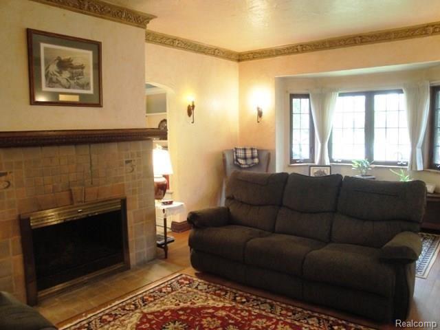 LIVING ROOM 2.jpg