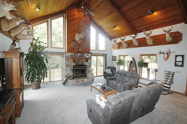 $695,000 | W2948 County Rd C, Montello, WI 53949