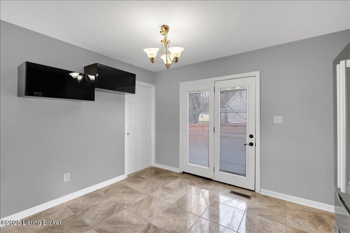 8319 Silver Fox Road Louisville, KY 40291 - Photo 12 of 34 12-8319 Silver Fox Rd-112