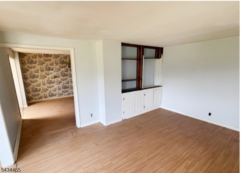 438 Old Dover Road Morris Plains, NJ 07950 - Photo 7 of 10 an empty room with windows