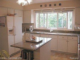 35950 Congress Road Farmington, MI 48335 - Photo 4 of 15 Kitchen
