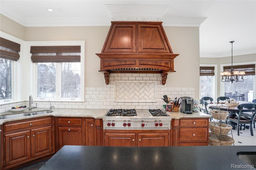 4676 Wind Ridge Court Rochester, MI 48306 - Photo 13 of 67 14 - Kitchen.jpg