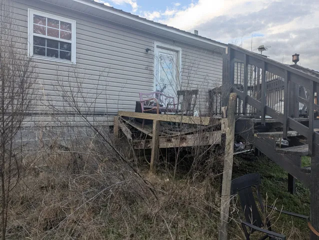 a view of a dinning table and chairs in patio