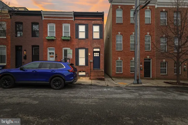 a car parked in front of a building
