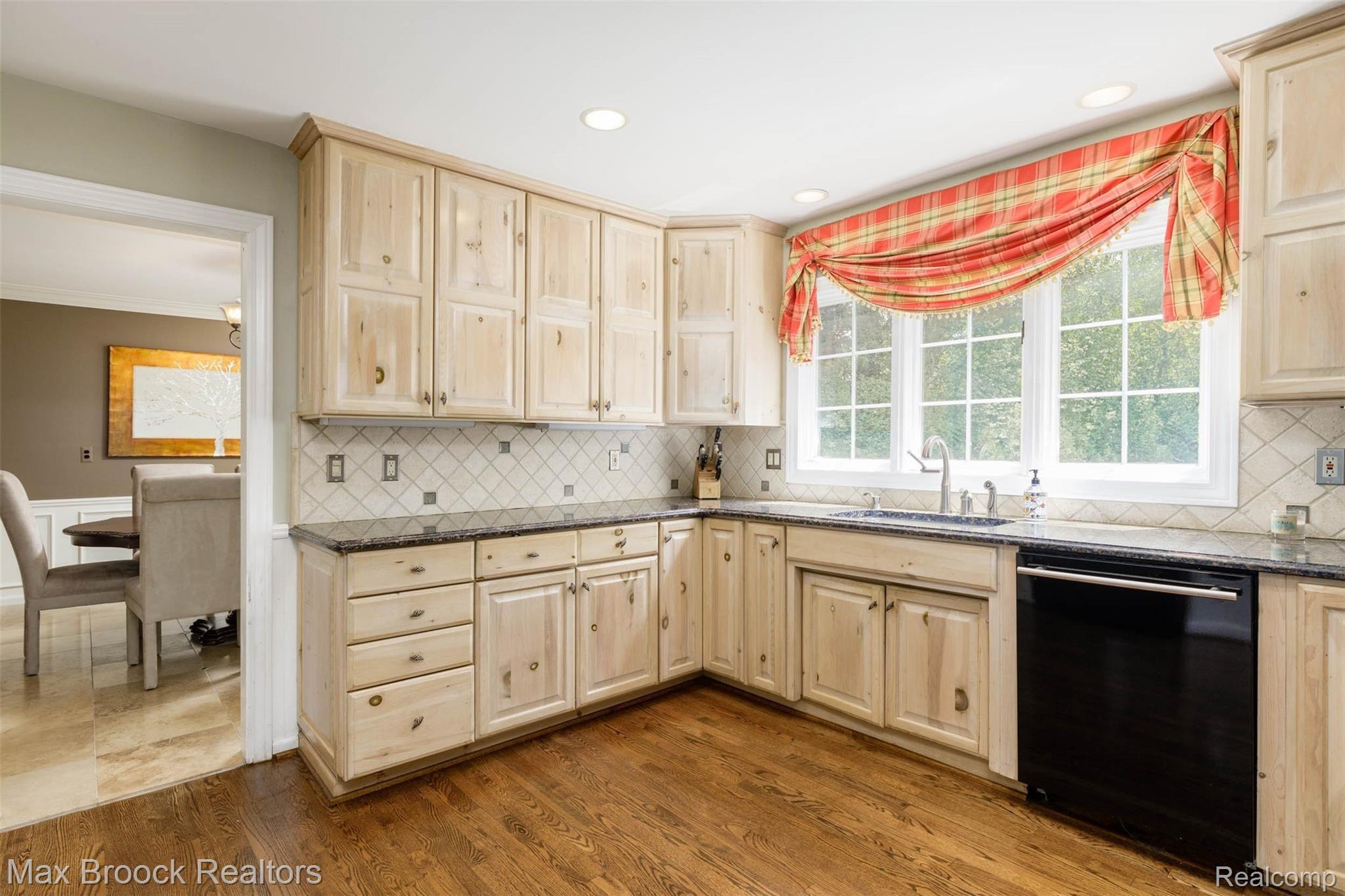 507 Overbrook Road Bloomfield Hills, MI 48302 - Photo 7 of 34 507 Overbrook Rd-18.jpg