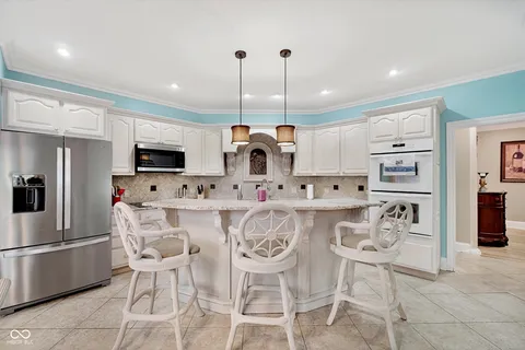 $659,000 | 301 Edgewood Place West, Anderson, IN 46011