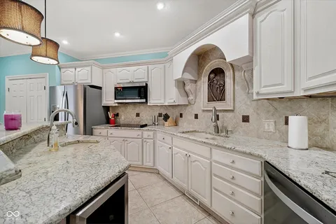 $659,000 | 301 Edgewood Place West, Anderson, IN 46011