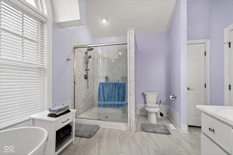 $659,000 | 301 Edgewood Place West, Anderson, IN 46011