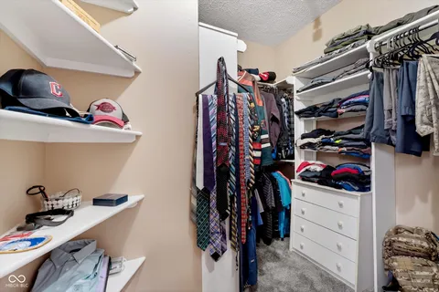 $659,000 | 301 Edgewood Place West, Anderson, IN 46011