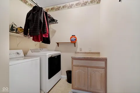 $659,000 | 301 Edgewood Place West, Anderson, IN 46011