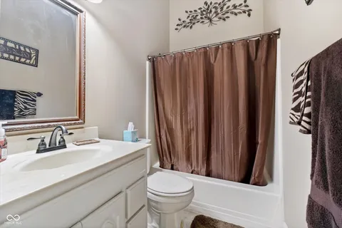 $659,000 | 301 Edgewood Place West, Anderson, IN 46011