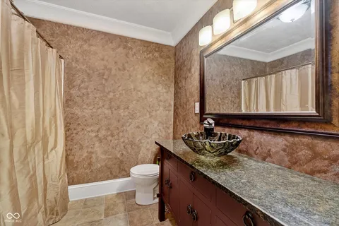 $659,000 | 301 Edgewood Place West, Anderson, IN 46011