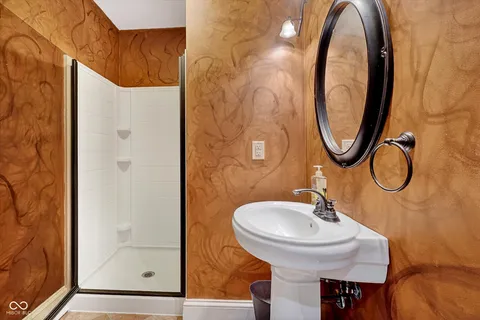 $659,000 | 301 Edgewood Place West, Anderson, IN 46011