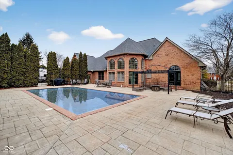 $659,000 | 301 Edgewood Place West, Anderson, IN 46011