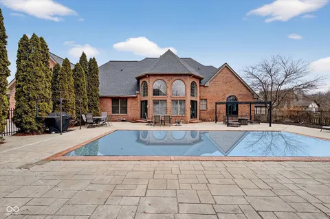 $659,000 | 301 Edgewood Place West, Anderson, IN 46011