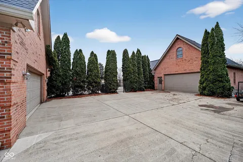 $659,000 | 301 Edgewood Place West, Anderson, IN 46011