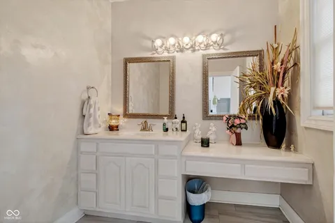 $659,000 | 301 Edgewood Place West, Anderson, IN 46011