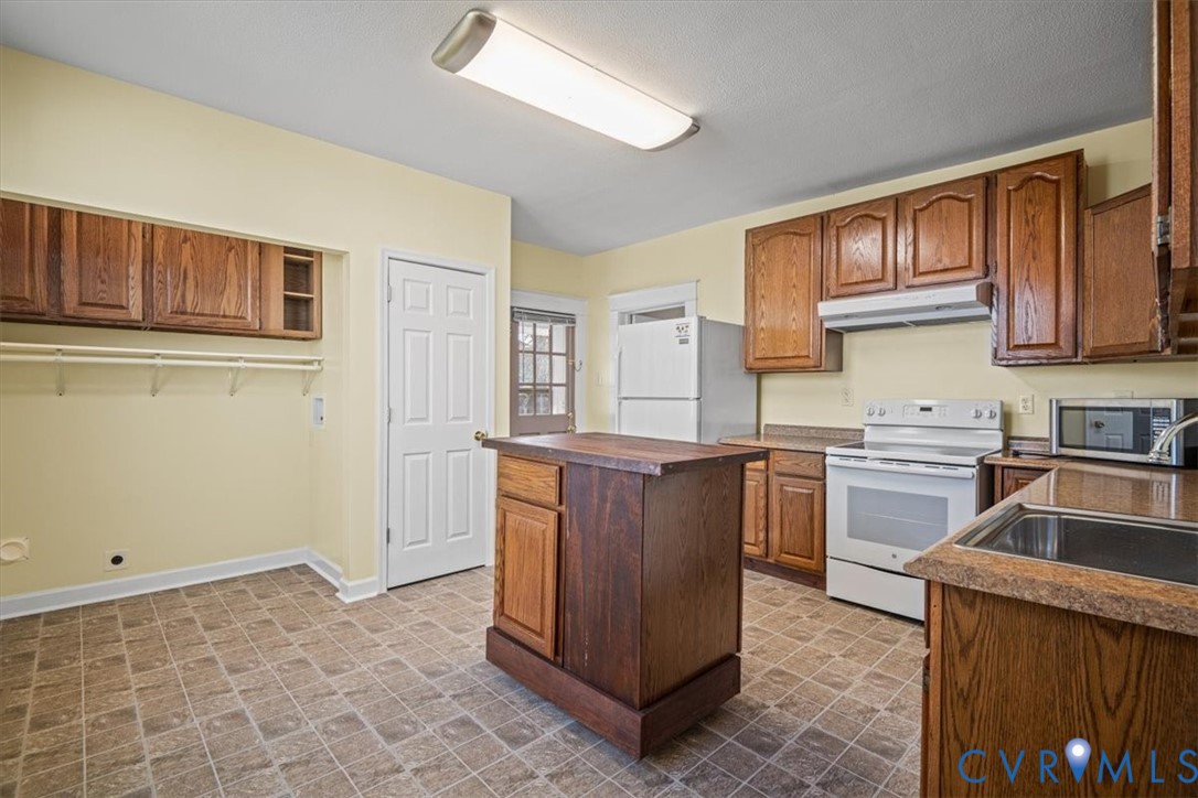 235 Lafayette Avenue Colonial Heights, VA 23834 - Photo 10 of 31 a kitchen with stainless steel appliances granite countertop a stove a sink and a refrigerator