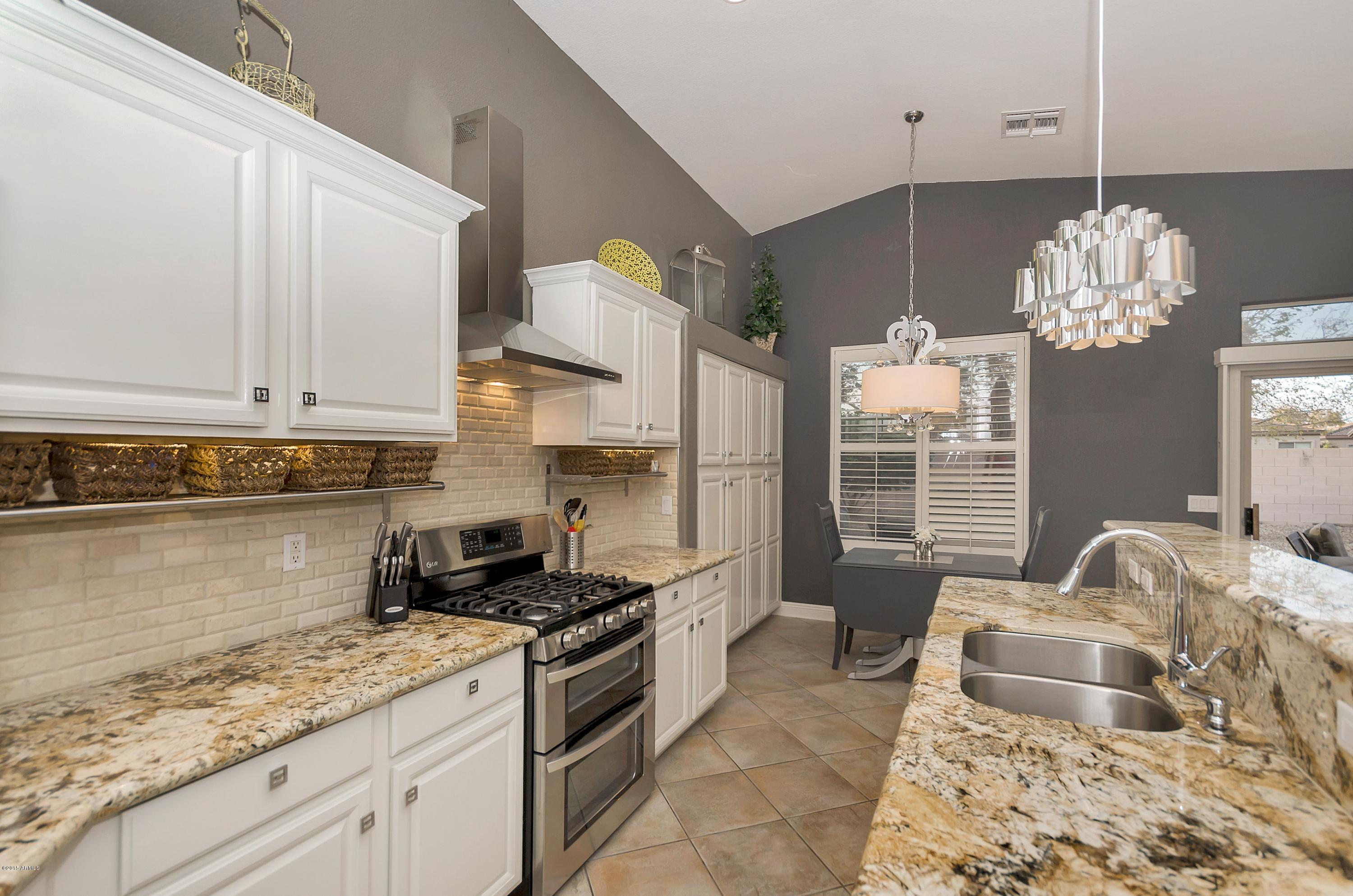 4355 East Walnut Road Gilbert, AZ 85298 - Photo 9 of 32 virtual-tour-165109-09