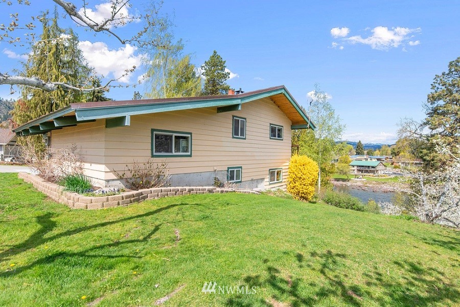 9898 Saunders Road Peshastin, WA 98847 - Photo 1 of 33 Gallery Image 1