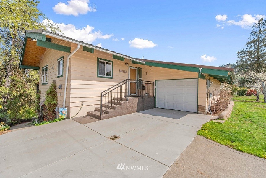 9898 Saunders Road Peshastin, WA 98847 - Photo 2 of 33 Gallery Image 2