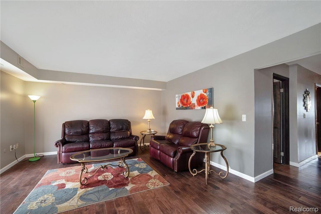 1693 Riverside Drive, Unit 62 Rochester, MI 48309 - Photo 8 of 23 Great Room