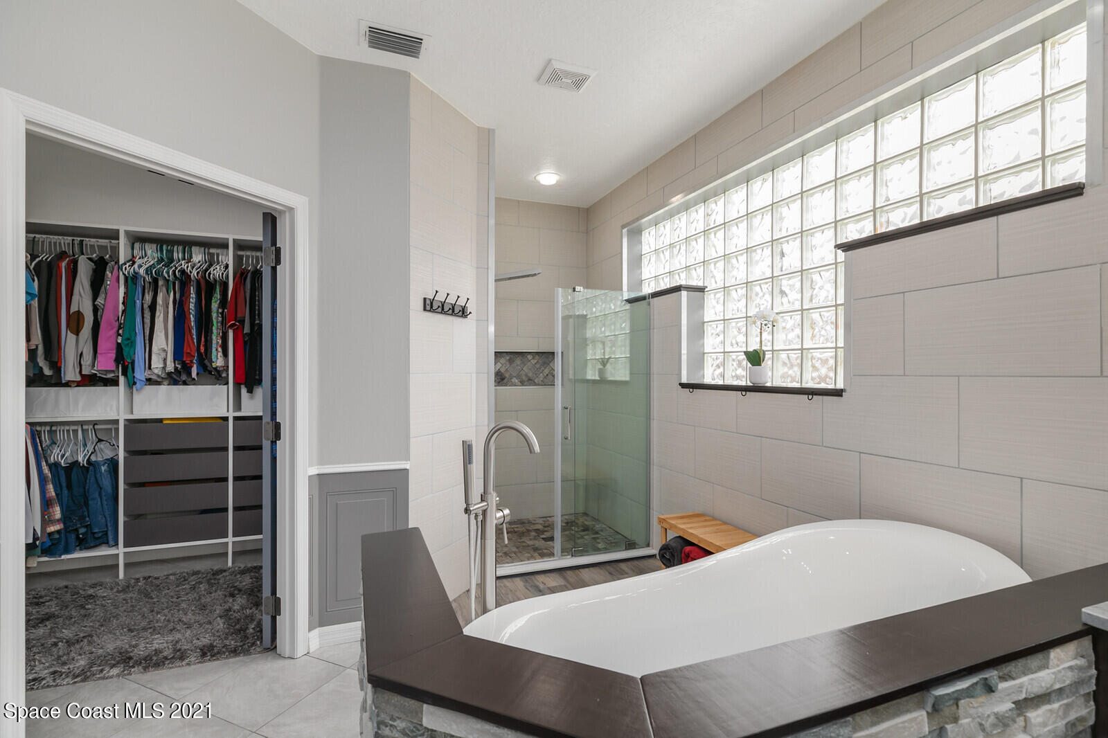 4805 Springwater Circle Melbourne, FL 32940 - Photo 21 of 36 Shower w/rainfall and LED