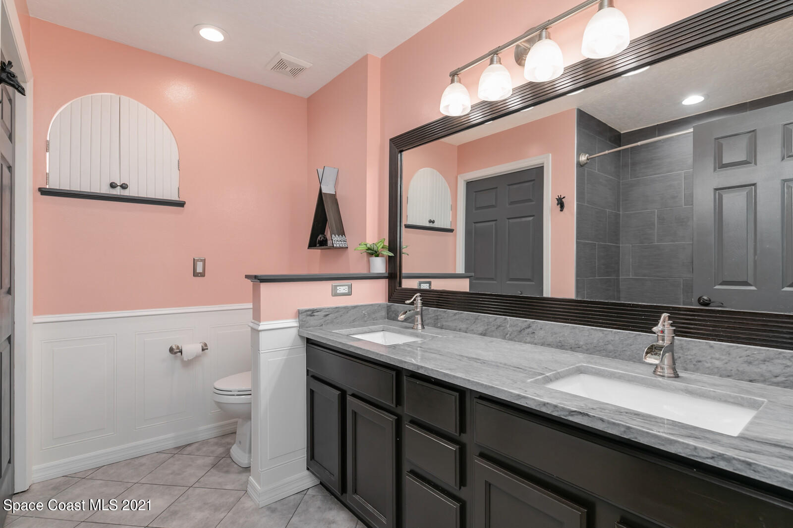 4805 Springwater Circle Melbourne, FL 32940 - Photo 25 of 36 Upstairs bathroom