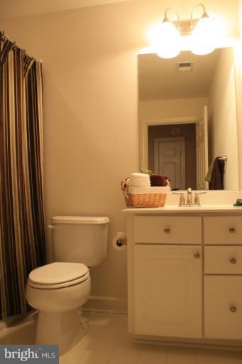 906 West Glebe Road Alexandria, VA 22305 - Photo 19 of 20 Full Guest Bath