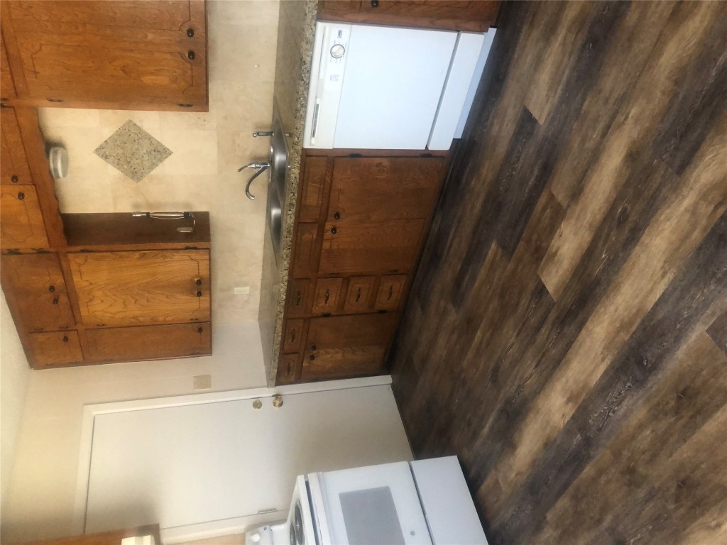 610 Cheyenne Drive Temple, TX 76504 - Photo 3 of 7 a bathroom with a sink and a mirror