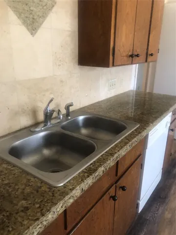 a close view of sink and tap