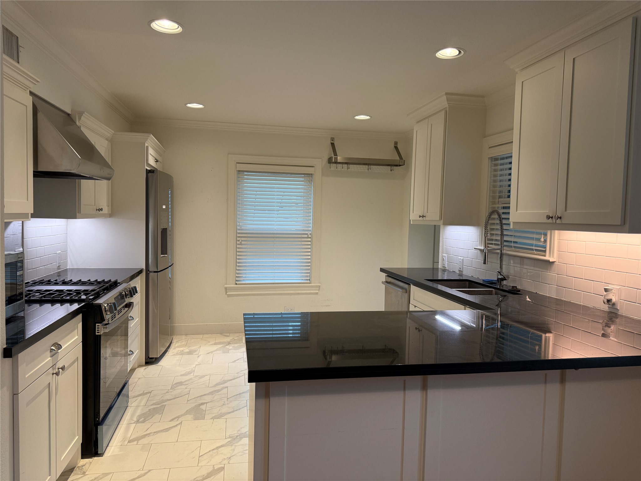 2312 Watts Street Houston, TX 77030 - Photo 8 of 32