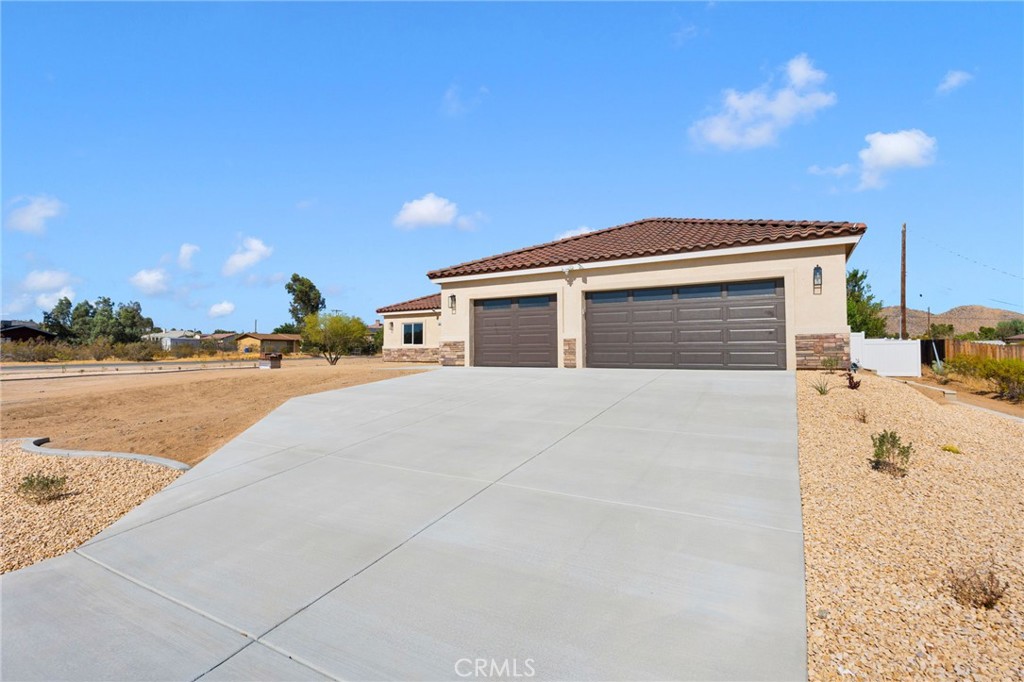 15991 Tao Road Apple Valley, CA 92307 - Photo 2 of 49