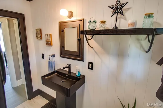 $169,000 | 20628 Highway 3, Grafton, IL 62037