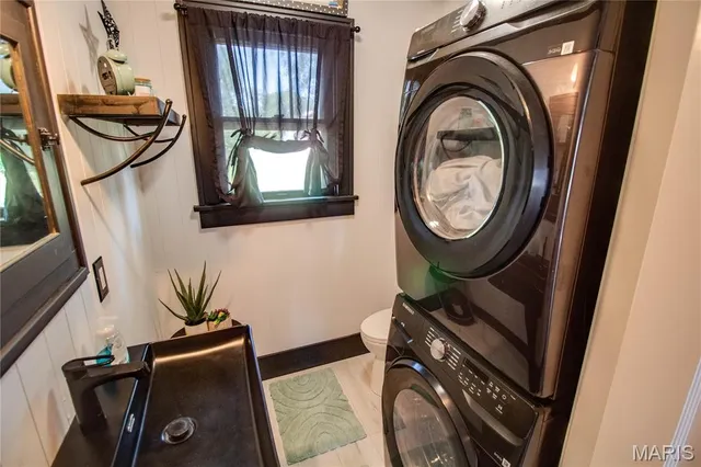 $169,000 | 20628 Highway 3, Grafton, IL 62037