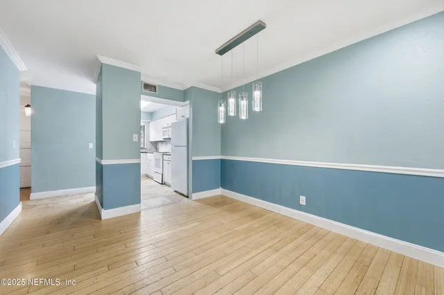 a view of backyard with tub