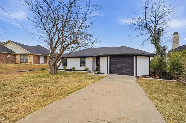 $1,950 | 763 Lakeside Drive, Rockwall, TX 75032