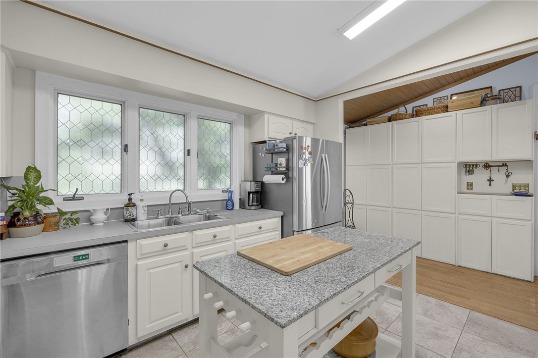 218 Northridge Drive Anderson, SC 29621 - Photo 10 of 50 A well-appointed kitchen features ample counter space and abundant cabinetry, ideal for culinary endeavors.
