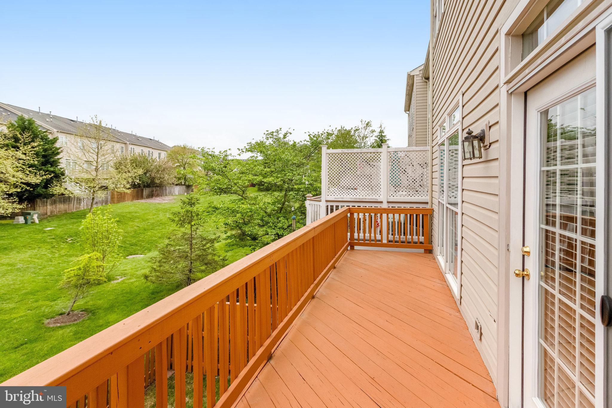 25804 Commons Square Chantilly, VA 20152 - Photo 37 of 48 a view of balcony with yard