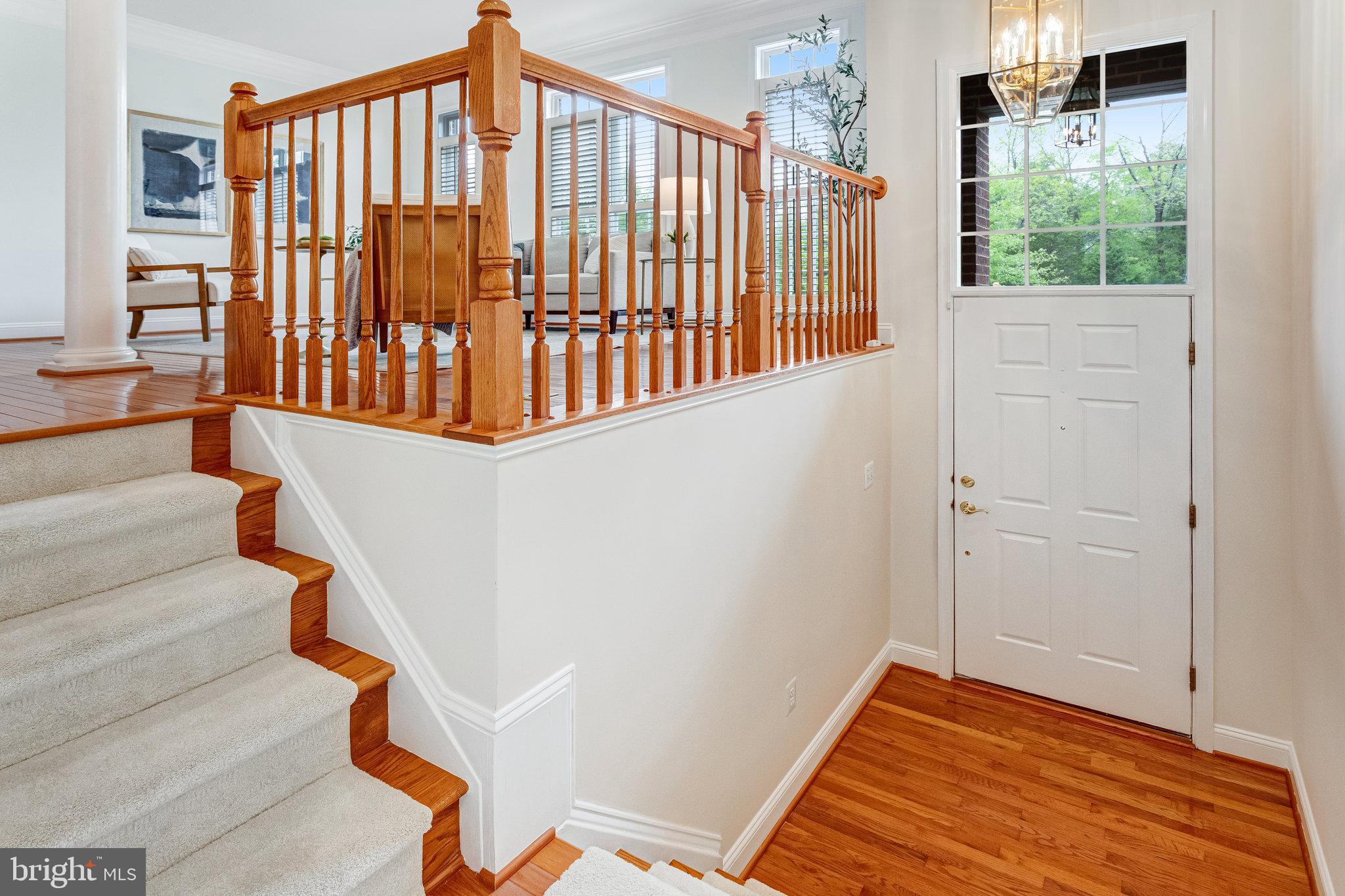 25804 Commons Square Chantilly, VA 20152 - Photo 4 of 48 a view of entryway