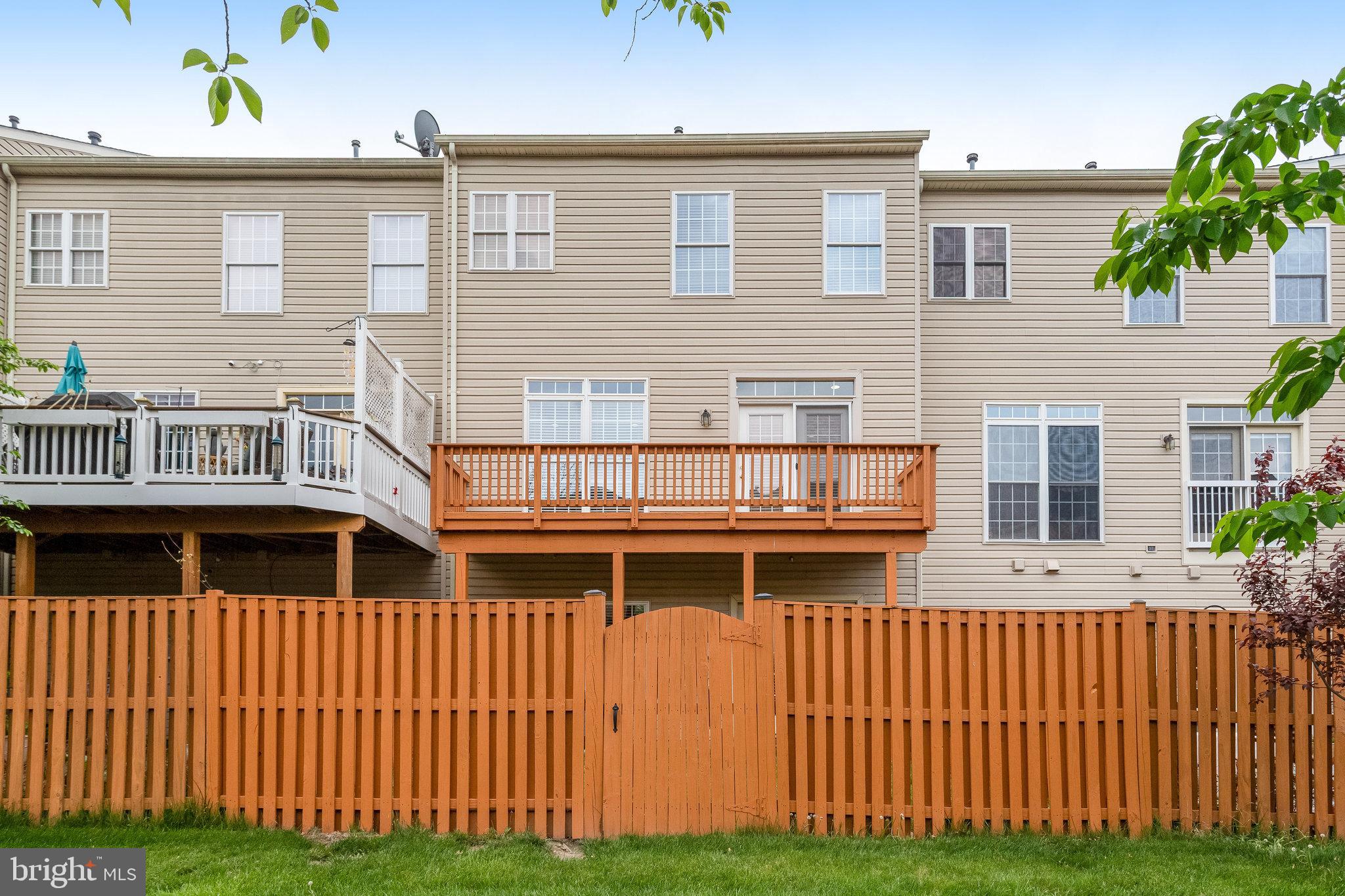 25804 Commons Square Chantilly, VA 20152 - Photo 42 of 48 a view of a house with wooden fence