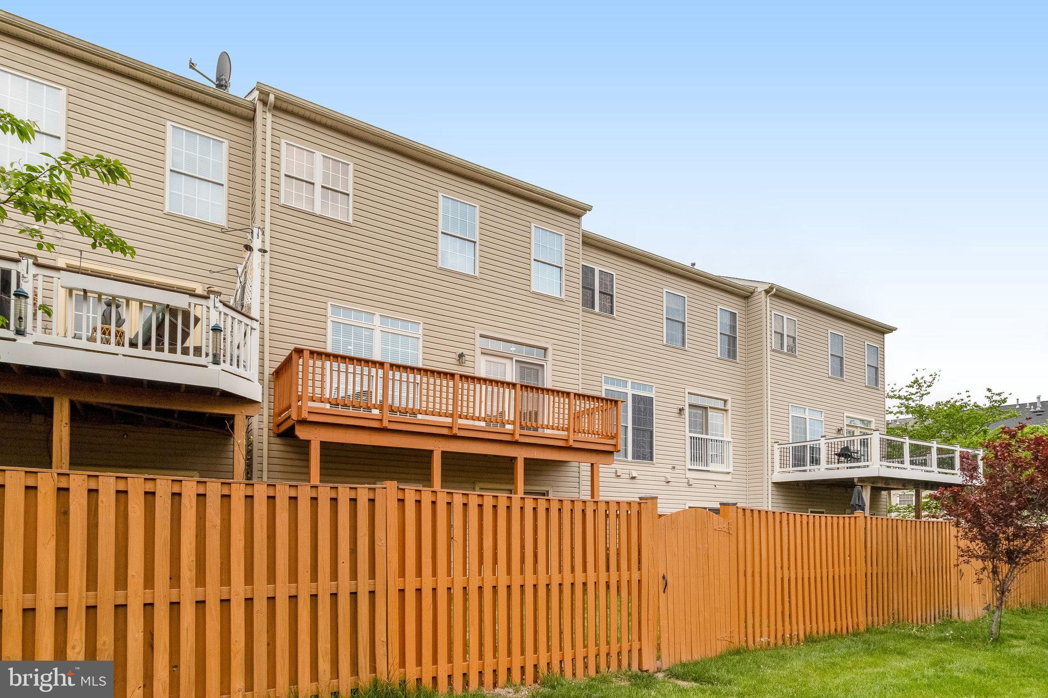 25804 Commons Square Chantilly, VA 20152 - Photo 43 of 48 a front view of a house with a yard