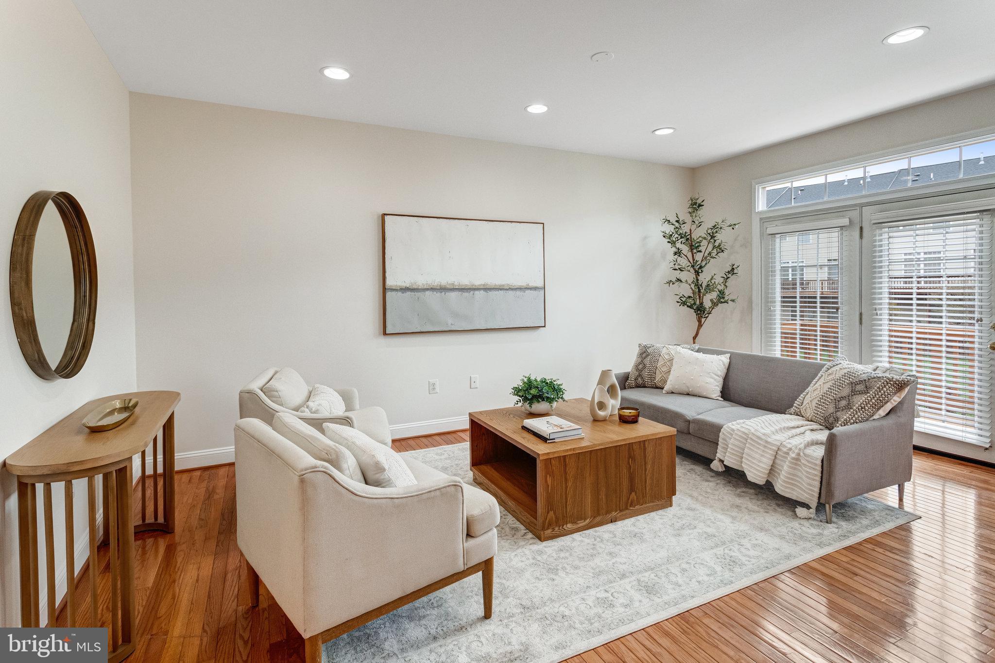 25804 Commons Square Chantilly, VA 20152 - Photo 9 of 48 a living room with furniture and a window