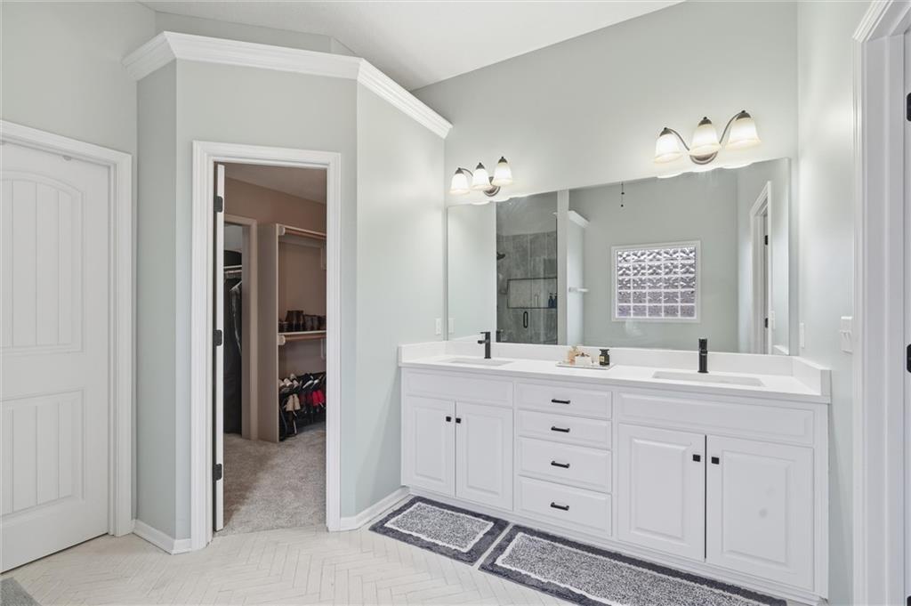 2236 Southwest HawkView Road Lee's Summit, MO 64082 - Photo 20 of 44