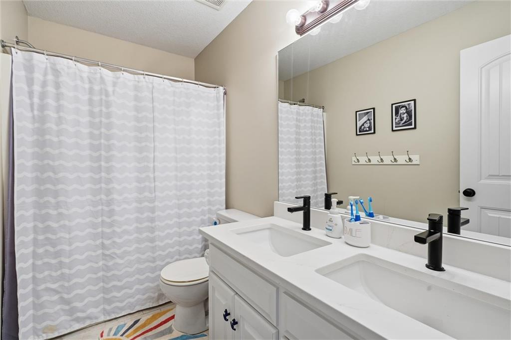 2236 Southwest HawkView Road Lee's Summit, MO 64082 - Photo 27 of 44