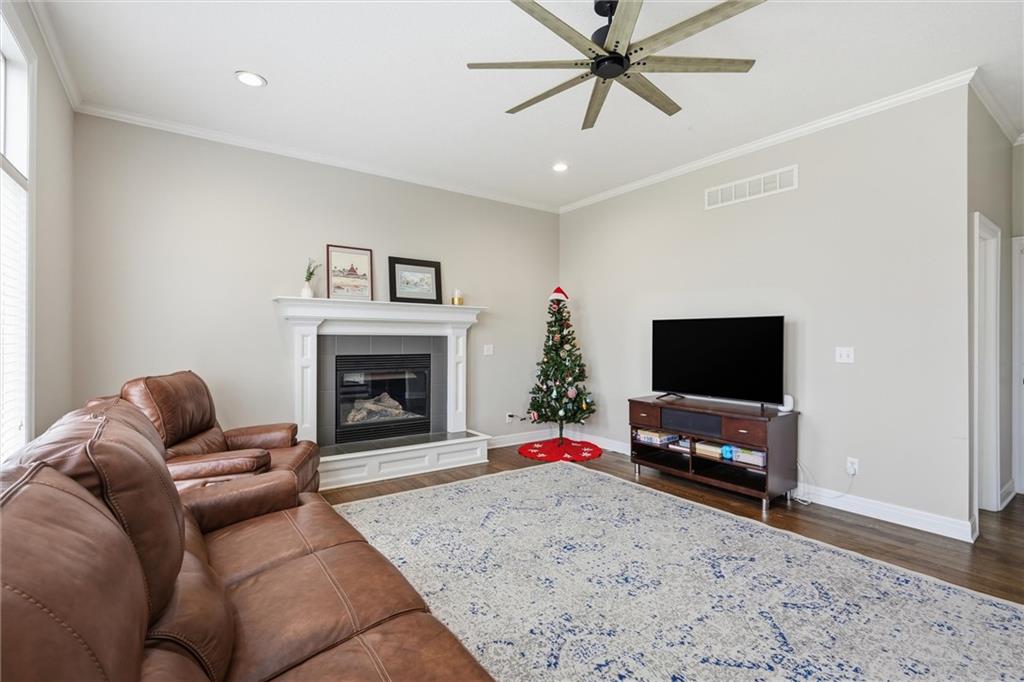 2236 Southwest HawkView Road Lee's Summit, MO 64082 - Photo 6 of 44