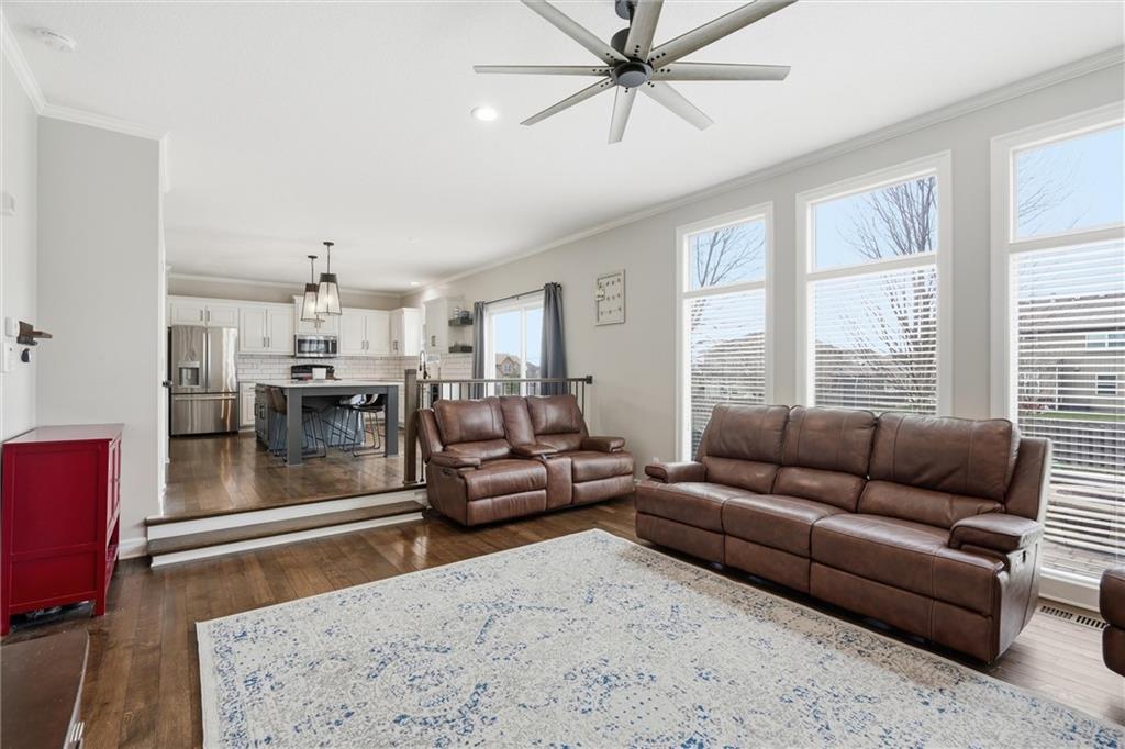 2236 Southwest HawkView Road Lee's Summit, MO 64082 - Photo 8 of 44