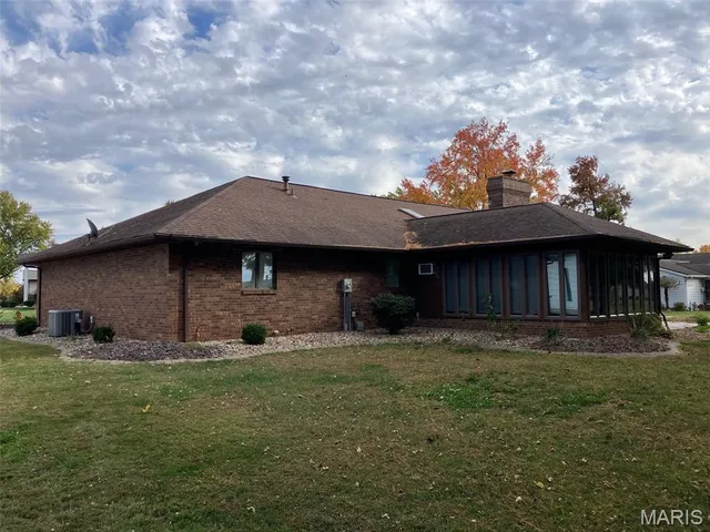 $350,000 | 1251 Sunset Drive, Breese, IL 62230