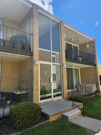 $1,150 | 28111 Jefferson Avenue, Unit A4, St. Clair Shores, MI 48081
